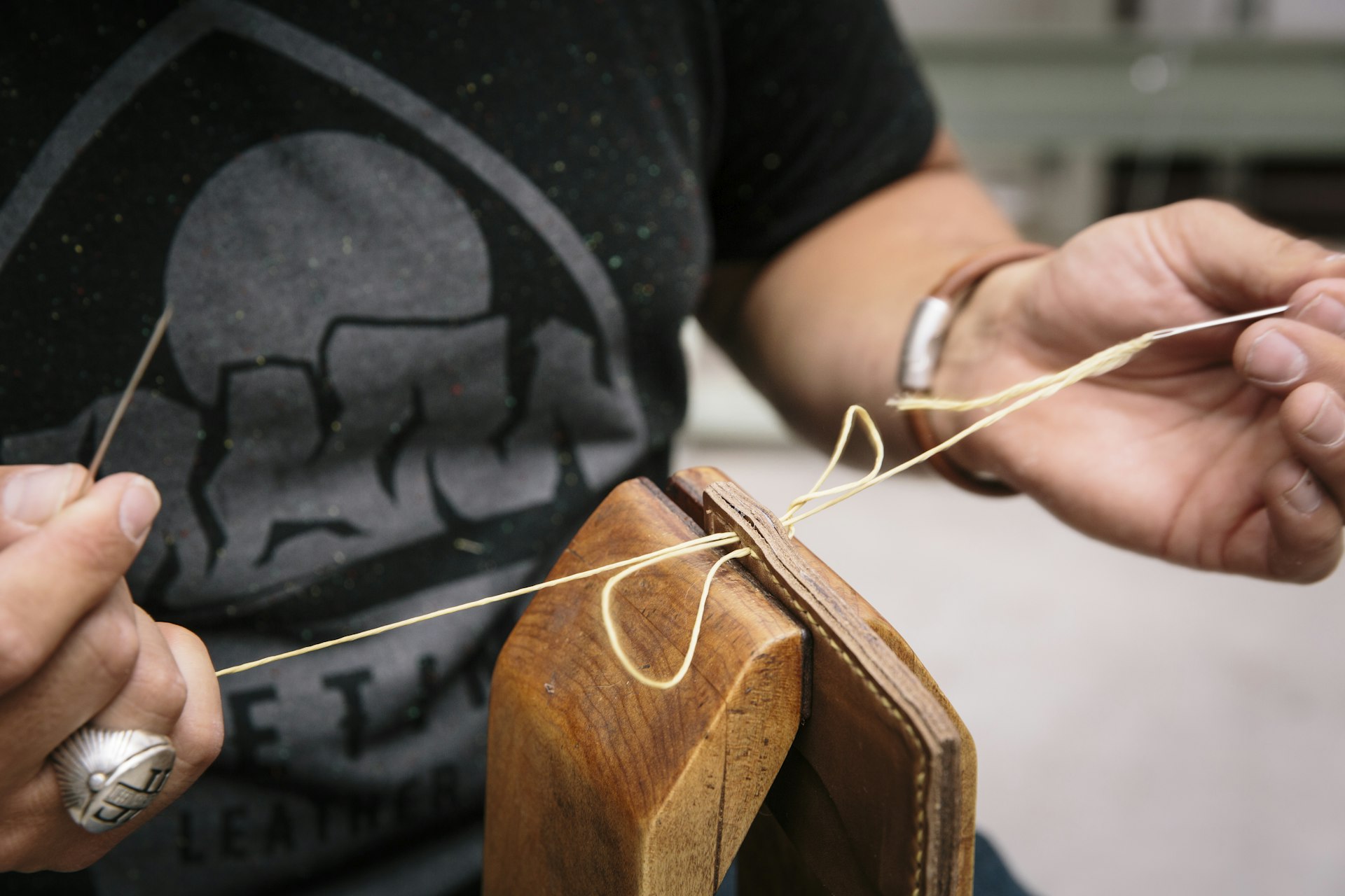 Italian craftsmanship and quality leather goods - NyXaura made in Italy tradition